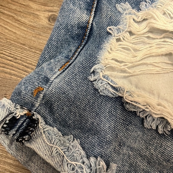 Denim Colab Saltwater Song Distressed Mid Rise Jean Shorts Size 26 - Picture 5 of 11